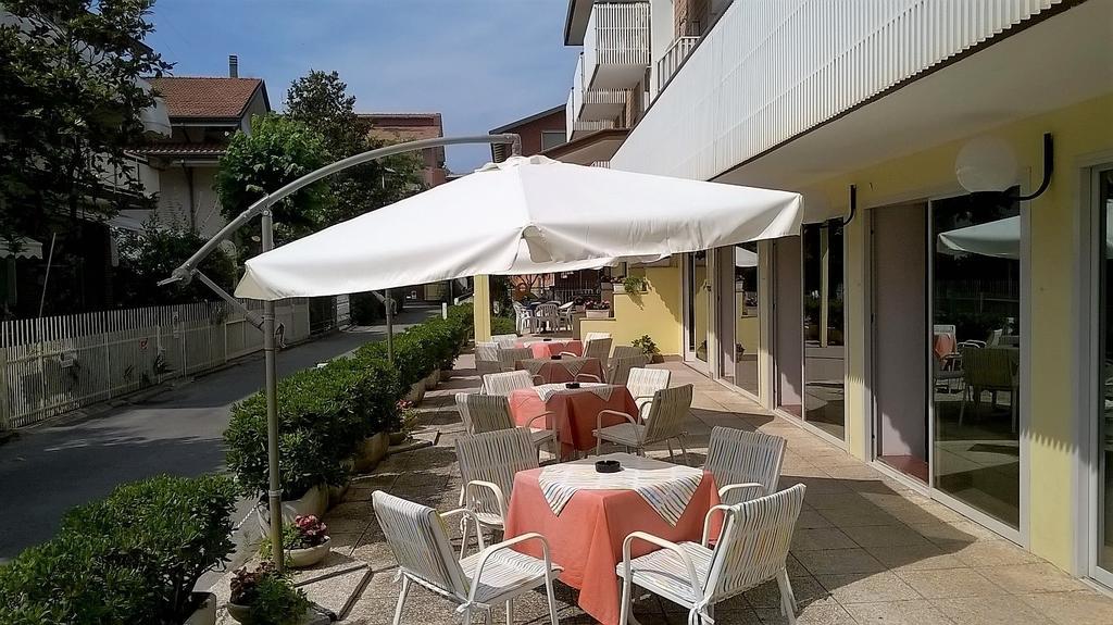 Hotel Montecarlo Nord Rimini Exteriör bild