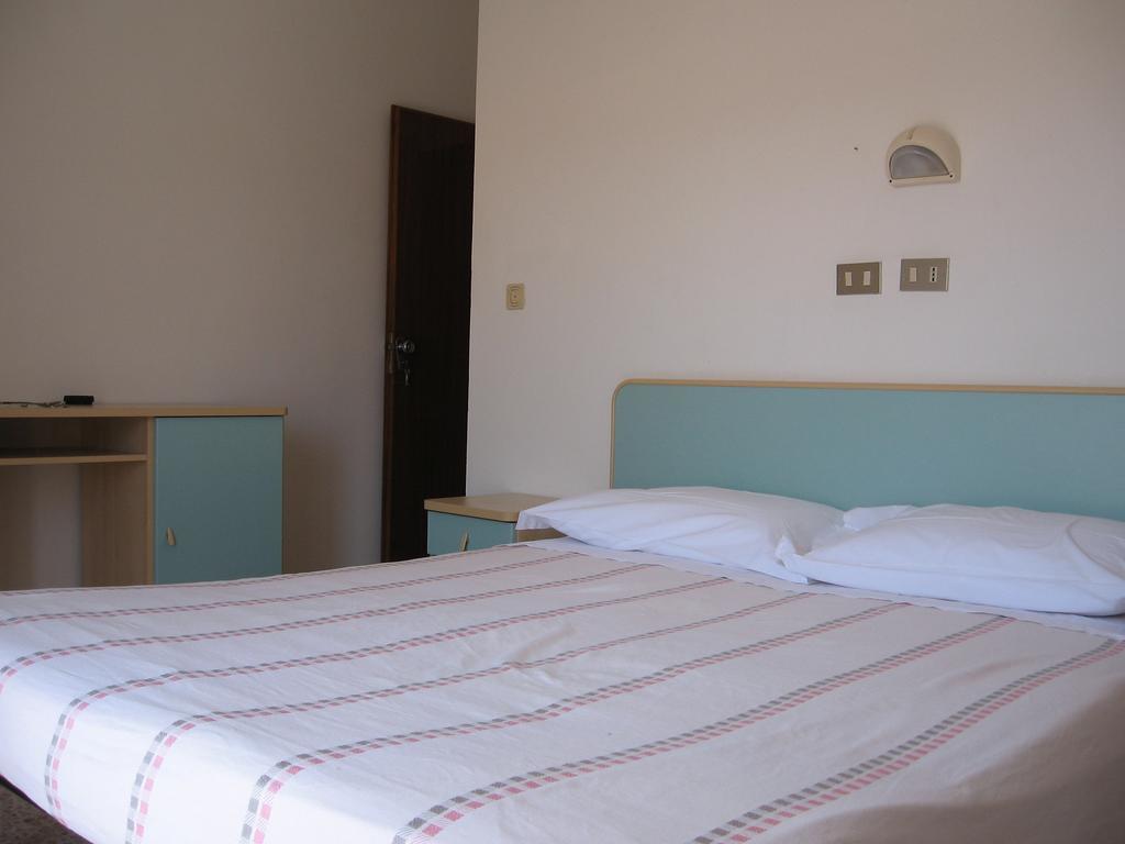 Hotel Montecarlo Nord Rimini Exteriör bild